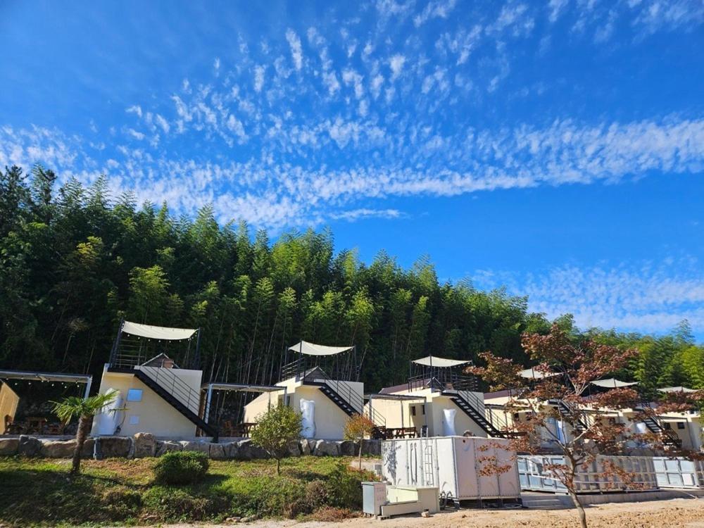 Namhae Siseon Glamping Pension Exterior photo